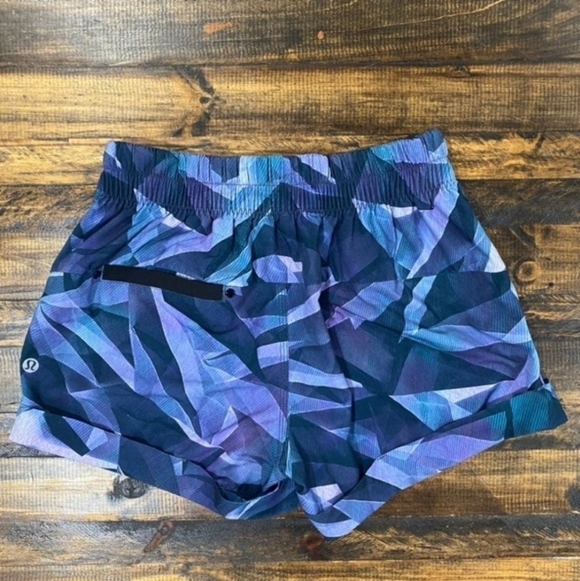 Lululemon Spring Break Away Short Pretty Prism Multi Size 4 - Picture 3 of 13